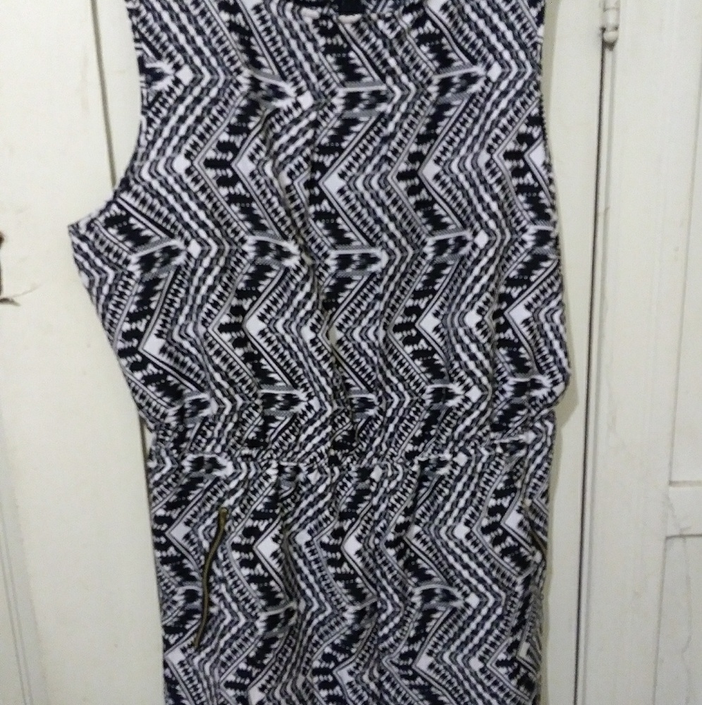 Romper - Picture 2 of 3